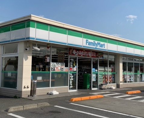 コンビニ　ファミリーマート東岡山駅前店（コンビニ）まで262m