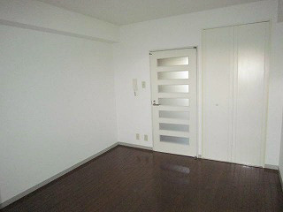 居室・リビング　フローリングのお部屋です　※別部屋参考写真