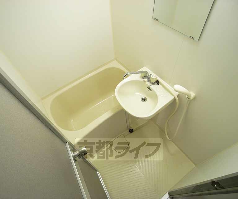 バス・シャワールーム　バスルームです。