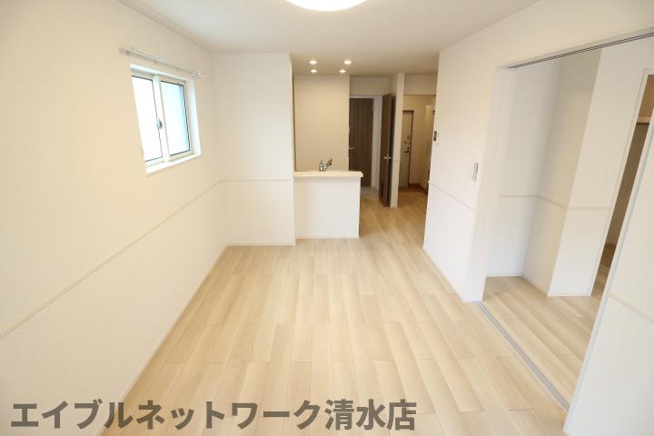 居室・リビング　同物件同タイプ