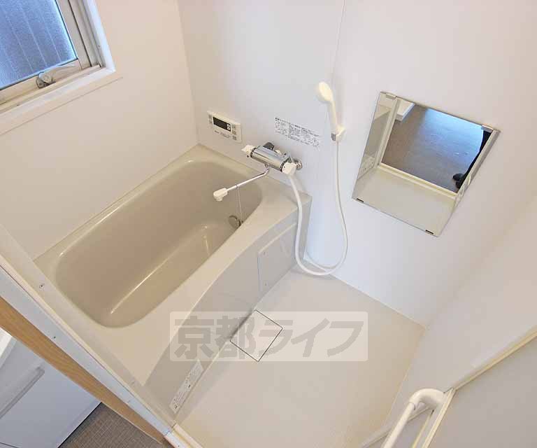 バス・シャワールーム　広々とした浴室です。