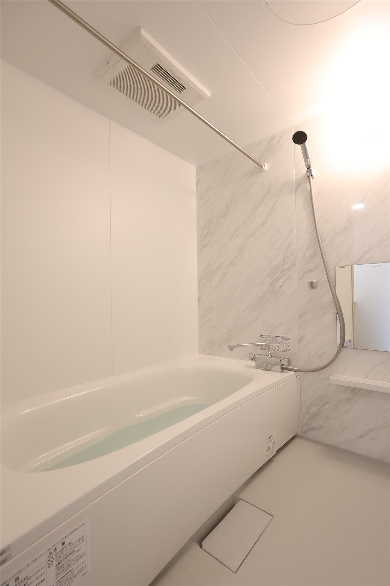 バス・シャワールーム　写真は反転タイプです。