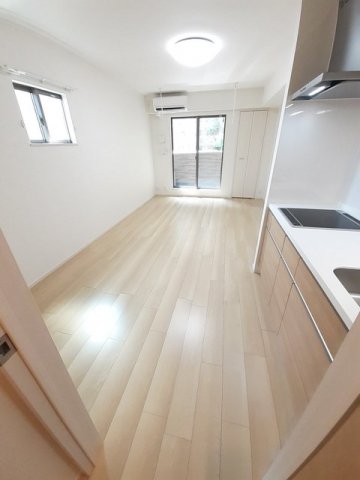 居室・リビング　こちらの居間で趣味の時間をお楽しみください