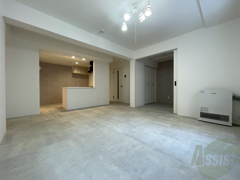 居室・リビング　エアコン付きで快適なリビングになっております！