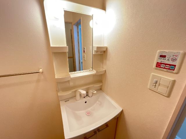 洗面設備　洗髪洗面化粧台