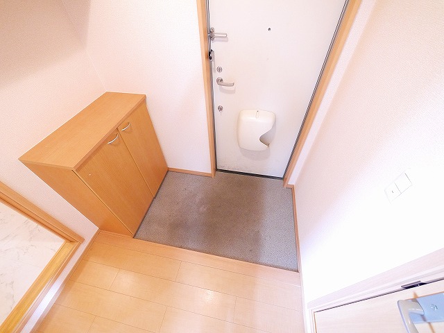 玄関　収納もある玄関です