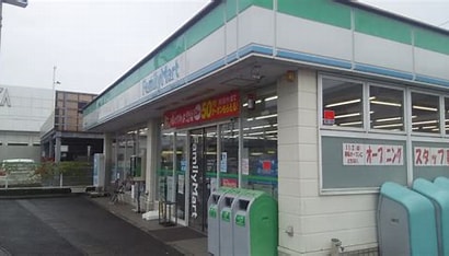 コンビニ　ファミリーマート静岡瀬名川店（コンビニ）まで415m
