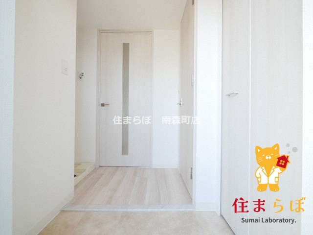 玄関　「気になったら、LINEで気軽に相談できますよ。」