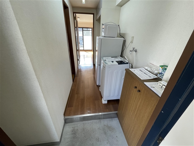 玄関　モデル203号室