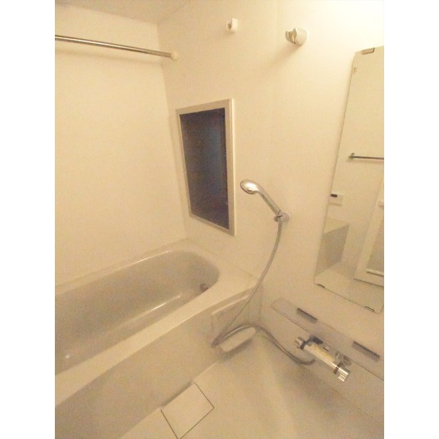 バス・シャワールーム　落ち着いた空間のお風呂です