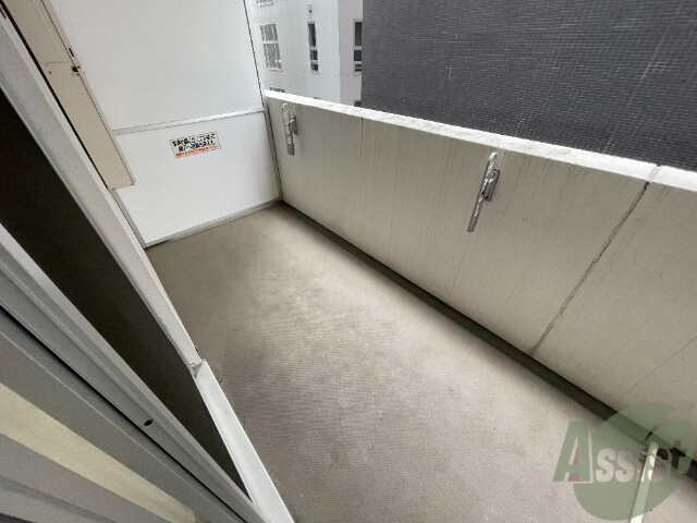 バルコニー　バルコニーは幅があり、広い印象を受けました。