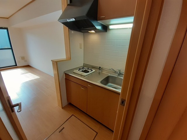 キッチン　壁付けキッチンでスペースを最大限有効活用できます！