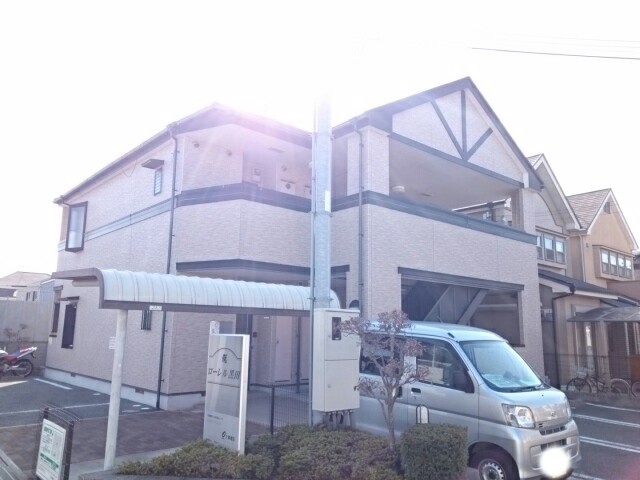 建物外観　敷地内に駐車場あります☆