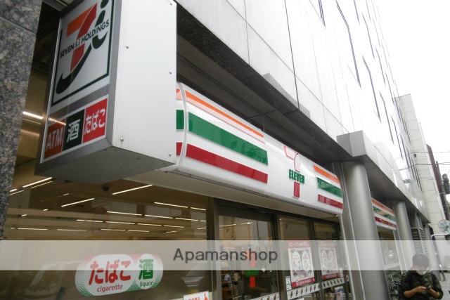 コンビニ　セブンイレブン（コンビニ）まで307m