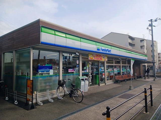 コンビニ　ファミリーマート尼崎常松店（コンビニ）まで78m
