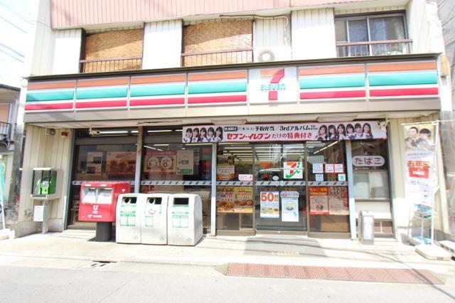 コンビニ　セブンイレブン（コンビニ）まで157m