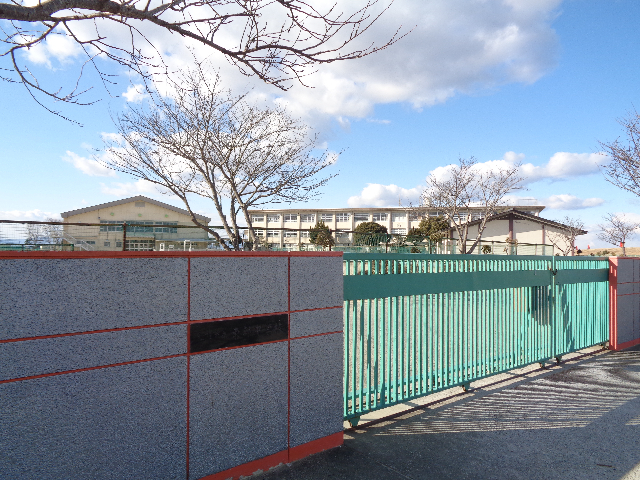 中学校　松阪市立東部中学校（中学校）まで2851m