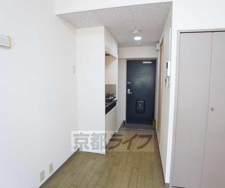 その他部屋・スペース　スッキリとした廊下ですね