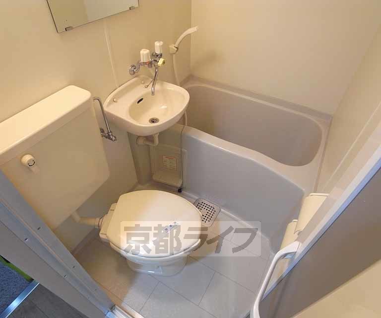 バス・シャワールーム　広めで綺麗なＵＢです。