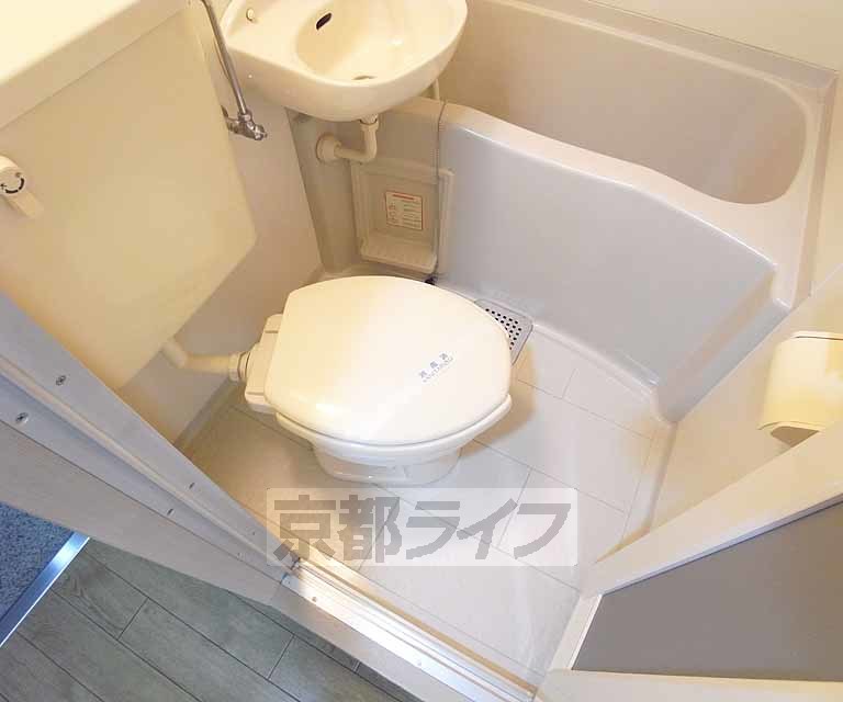 トイレ　広めで綺麗なＵＢです。