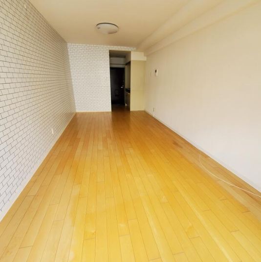 居室・リビング　★バルコニー側から見た室内です