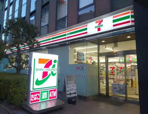 コンビニ　セブンイレブン三田駅西店（コンビニ）まで168m