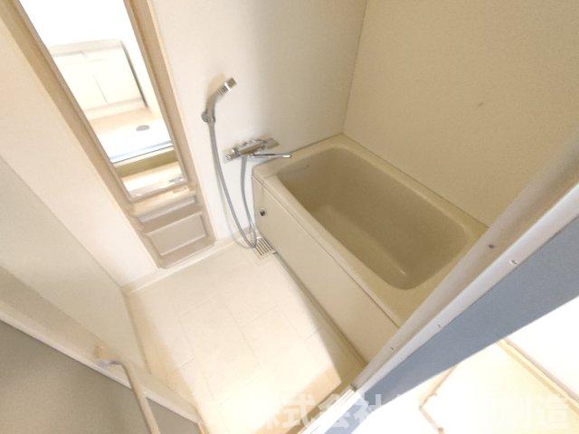 バス・シャワールーム　※同タイプの写真となり、実際のお部屋とは異なる場合があります