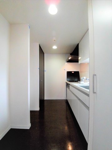 キッチン　3口ガスコンロのシステムキッチン【パークアクシス本郷の杜】