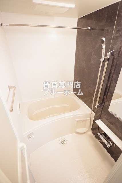 バス・シャワールーム　追い焚き・浴室乾燥機付き！