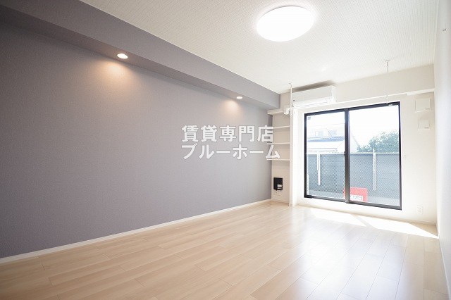 居室・リビング　日当たり良好な洋室！