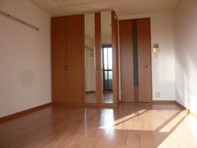 居室・リビング　収納タップリ☆