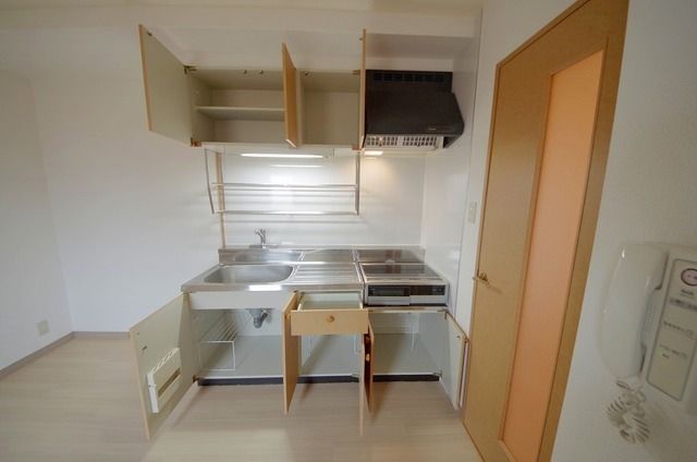 キッチン　写真は反転タイプ