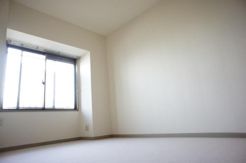 居室・リビング　明るい洋室のお部屋です