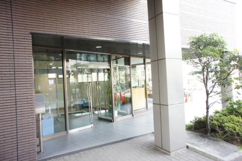 エントランス　落ち着いたエントランスです