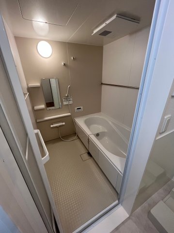 バス・シャワールーム　※写真は203号室です。 相違する場合は現況を優先いたします