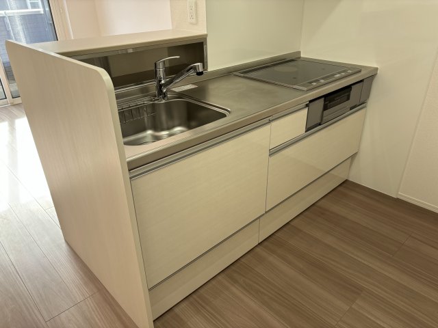 キッチン　※写真は203号室です。 相違する場合は現況を優先いたします