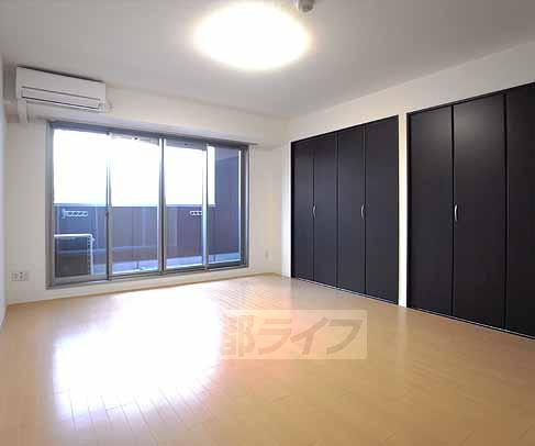 居室・リビング　広々洋室！