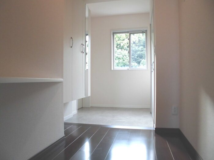 玄関　※同物件別号室参考写真