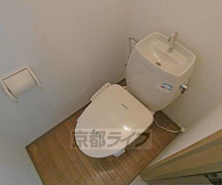 地下鉄烏丸線 丸太町駅 徒歩12分 2階建 築31年のトイレ写真
