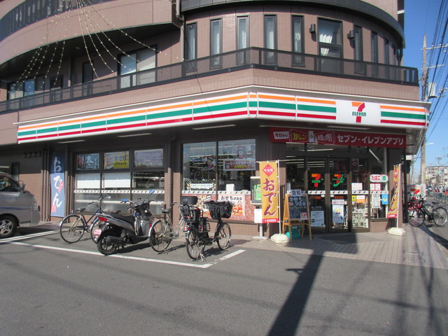コンビニ　セブンイレブン（コンビニ）まで122m