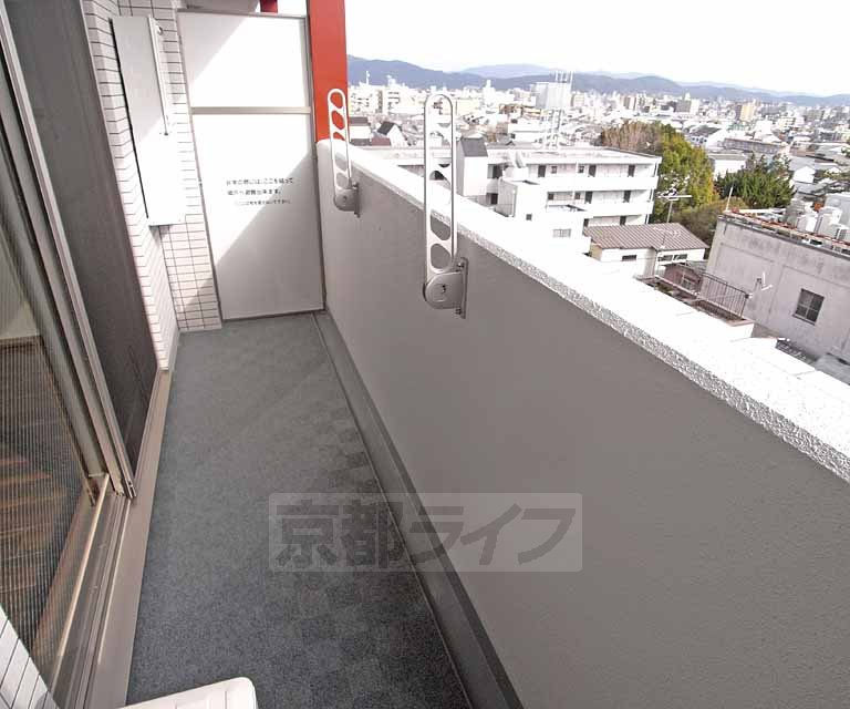 バルコニー　たくさん洗濯物が干せますよ。