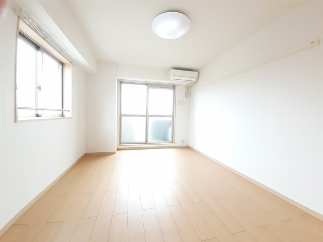 居室・リビング　ゆったり過ごせる居間です