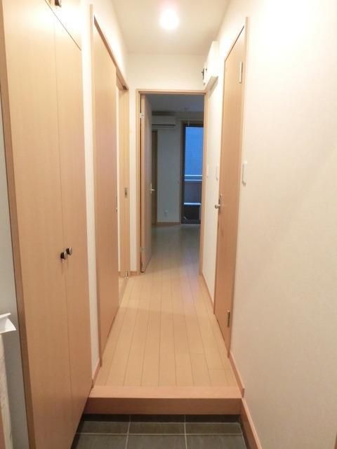 玄関　玄関から見たお部屋