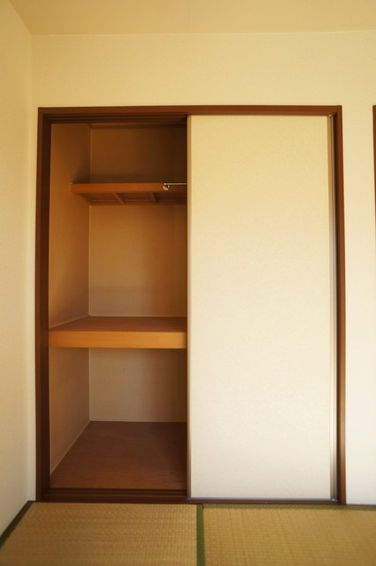 収納　押入れタイプはお荷物が多い方も安心の収納力です☆