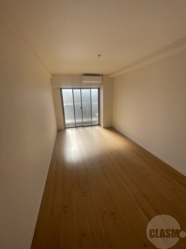 居室・リビング　９．９帖の広々とした洋室です