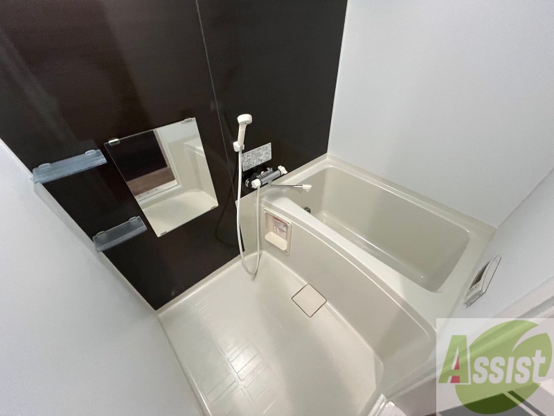 バス・シャワールーム　お風呂になります。一日の疲れを癒してくださいね。