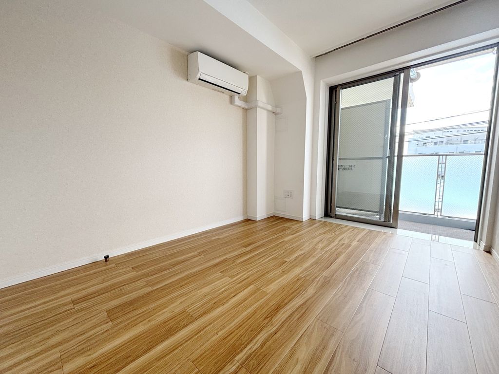 居室・リビング　※別部屋参考写真です