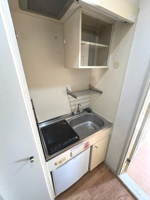 キッチン　クリーニング前の写真です。