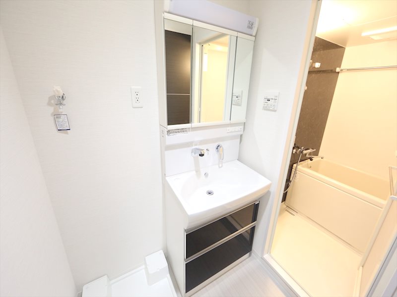 洗面設備　脱衣所　独立洗面台（シャンプードレッサー付）