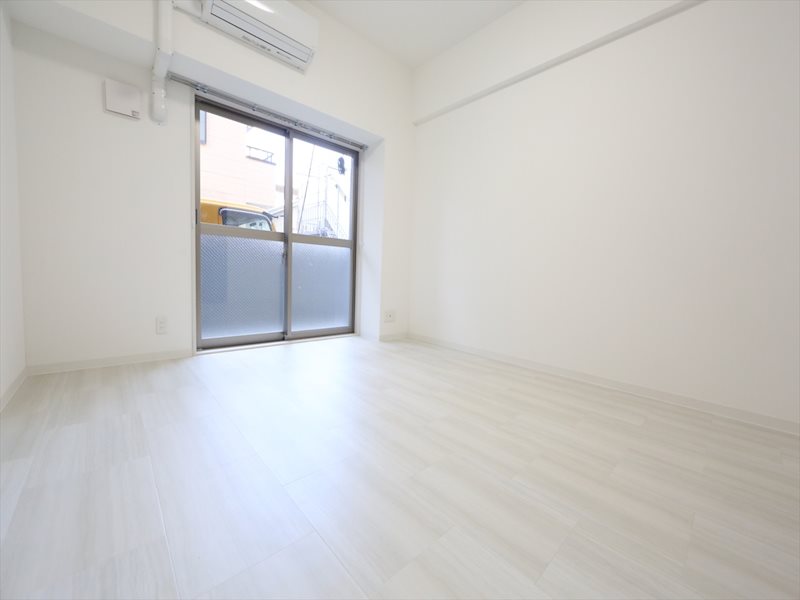 その他部屋・スペース　洋室7.8帖　収納充実　エアコン付　バルコニーに面しています